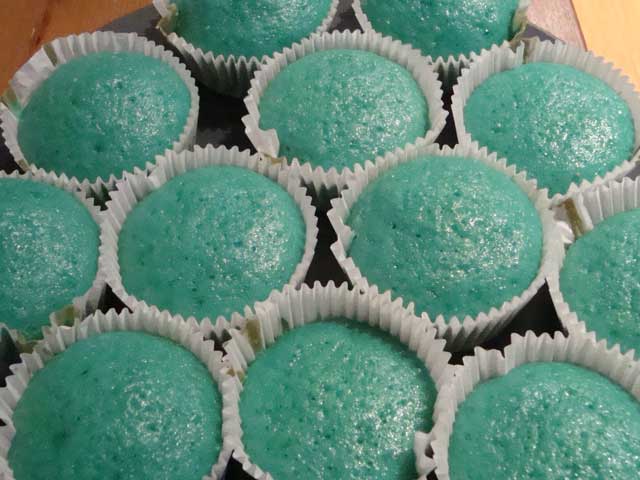 Breaking-Bad-Blue-Cupcakes-NoFrosting