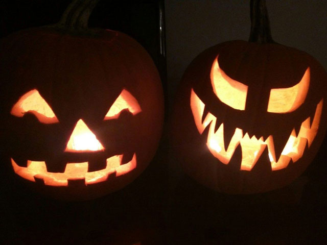 Pumpkins-in-the-Dark